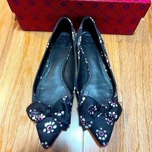 Tory Burch black stamped flat